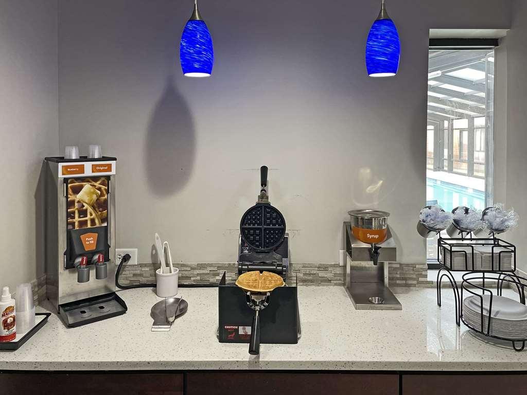 Comfort Inn & Suites Mundelein-Vernon Hills Restaurant photo