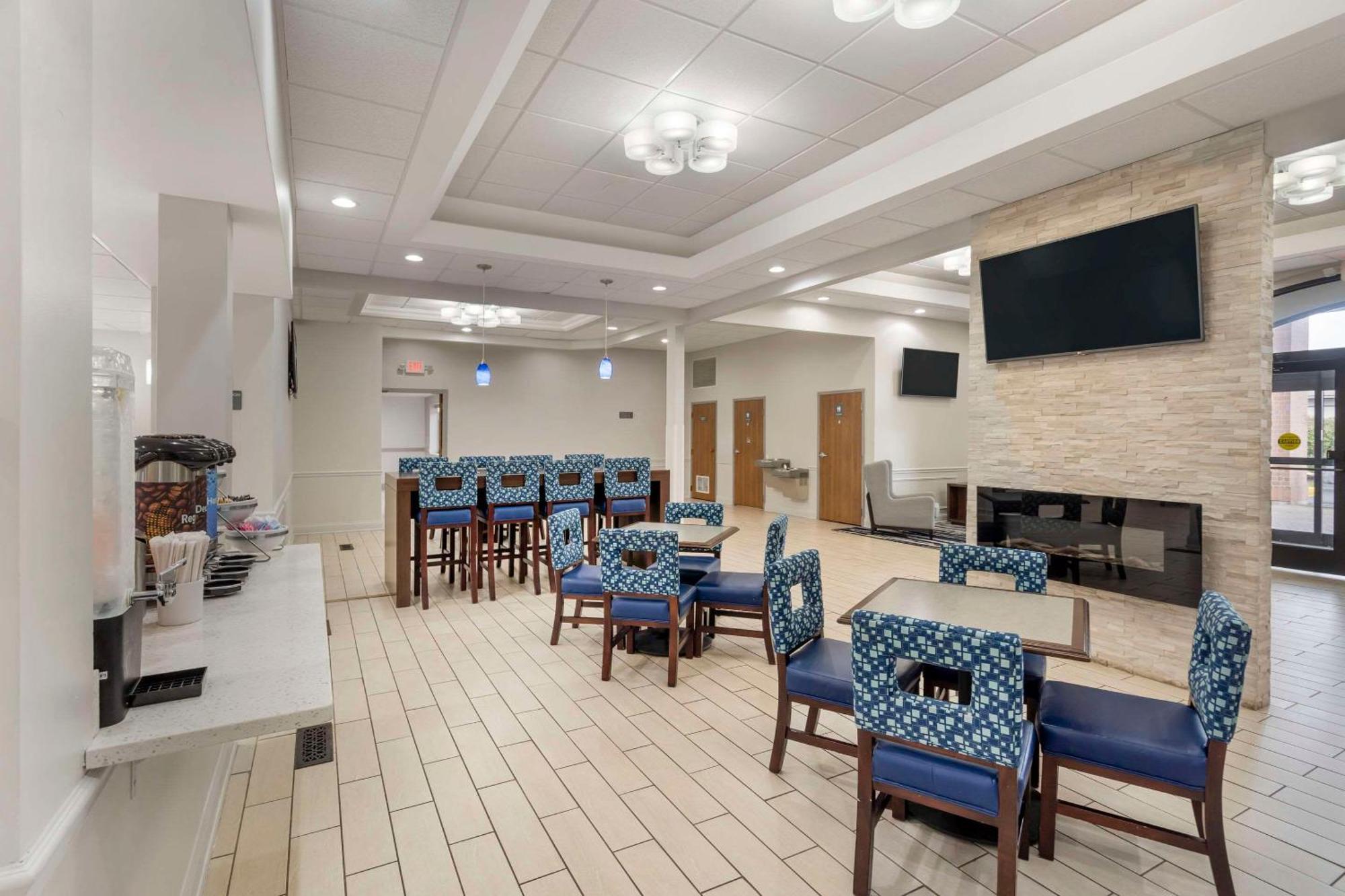 Comfort Inn & Suites Mundelein-Vernon Hills Exterior photo