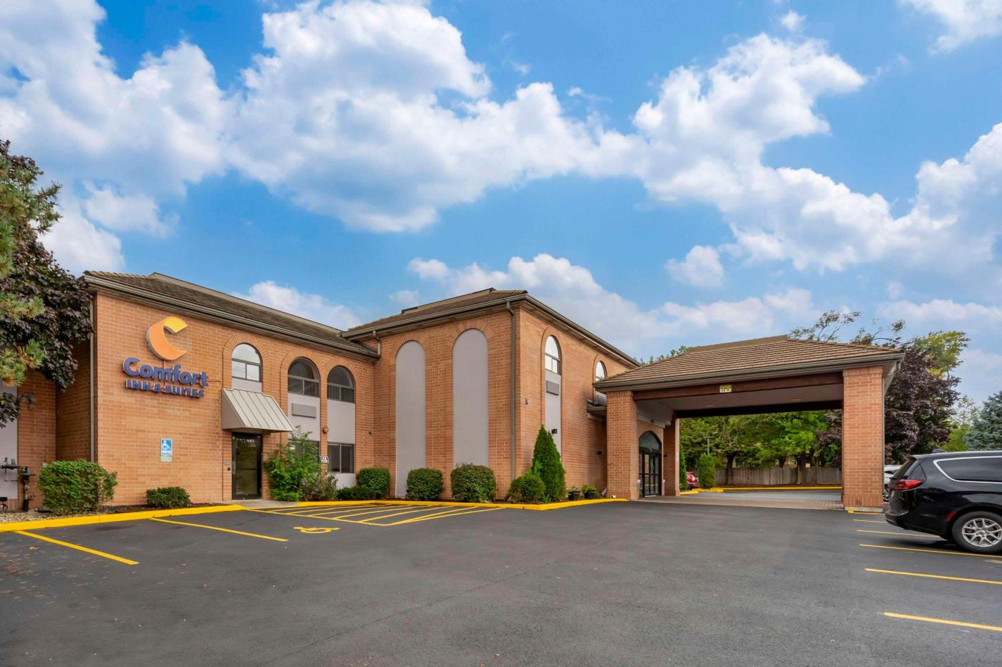 Comfort Inn & Suites Mundelein-Vernon Hills Exterior photo