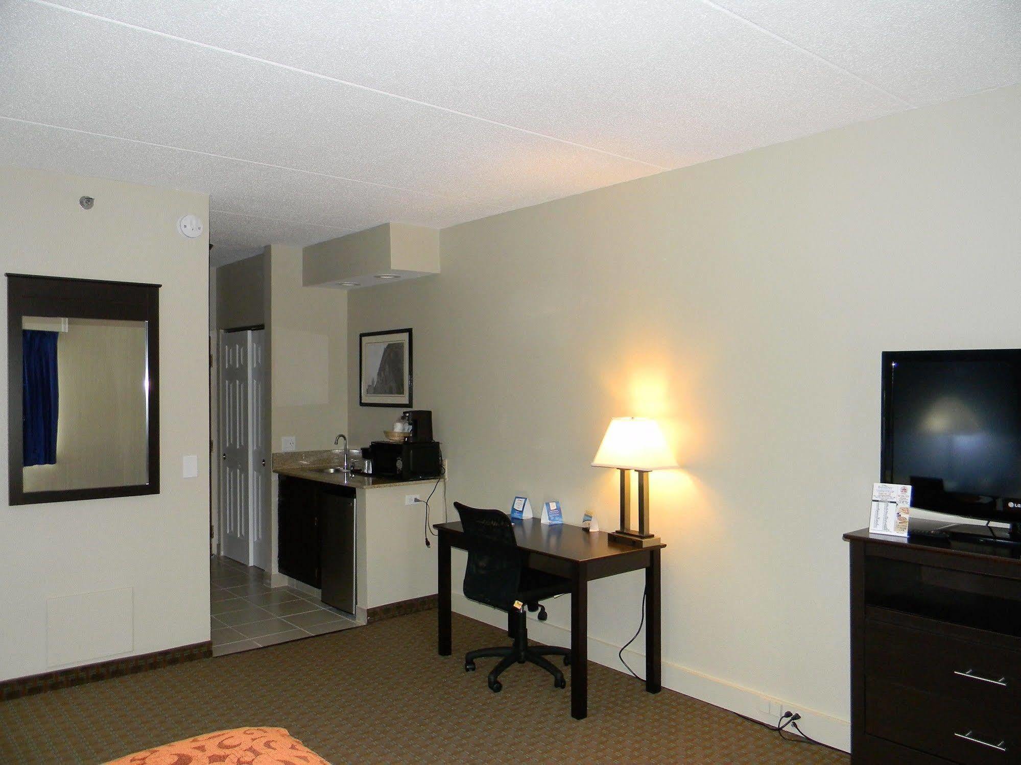 Comfort Inn & Suites Mundelein-Vernon Hills Exterior photo